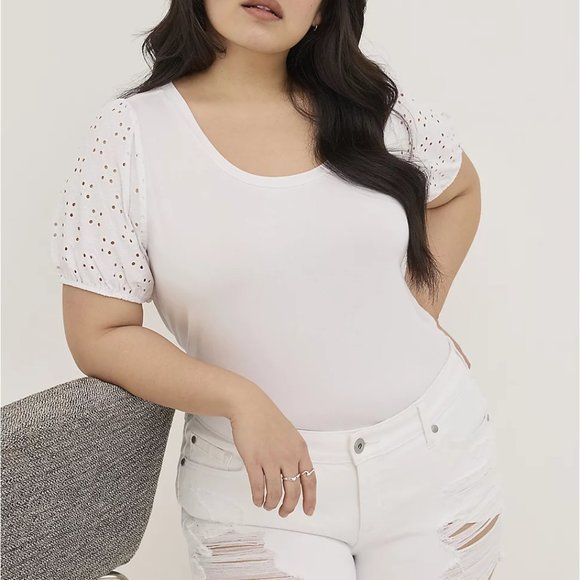 torrid Tops - NWT TORRID SUPER SOFT SCOOP NECK EYELET PUFF SLEEVE TEE WHITE, Plus Size 1X